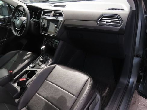 Used 2020 Volkswagen Tiguan SE w/ Panoramic Sunroof Package AWD/4WD image 43