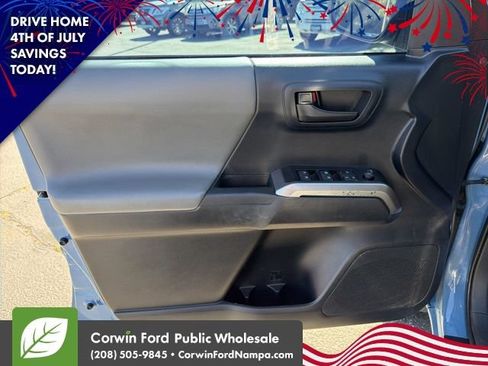 Used 2019 Toyota Tacoma SR5 AWD/4WD image 14