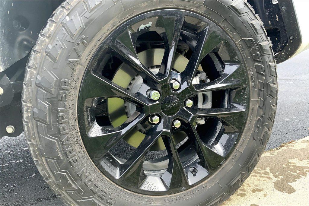 Used 2021 Jeep Wrangler Unlimited Sahara AWD/4WD image 3