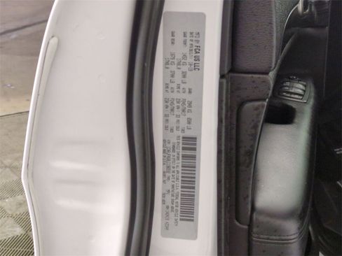 Used 2020 Jeep Grand Cherokee Laredo image 31