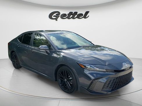 Used 2026 Toyota Camry SE FWD image 3