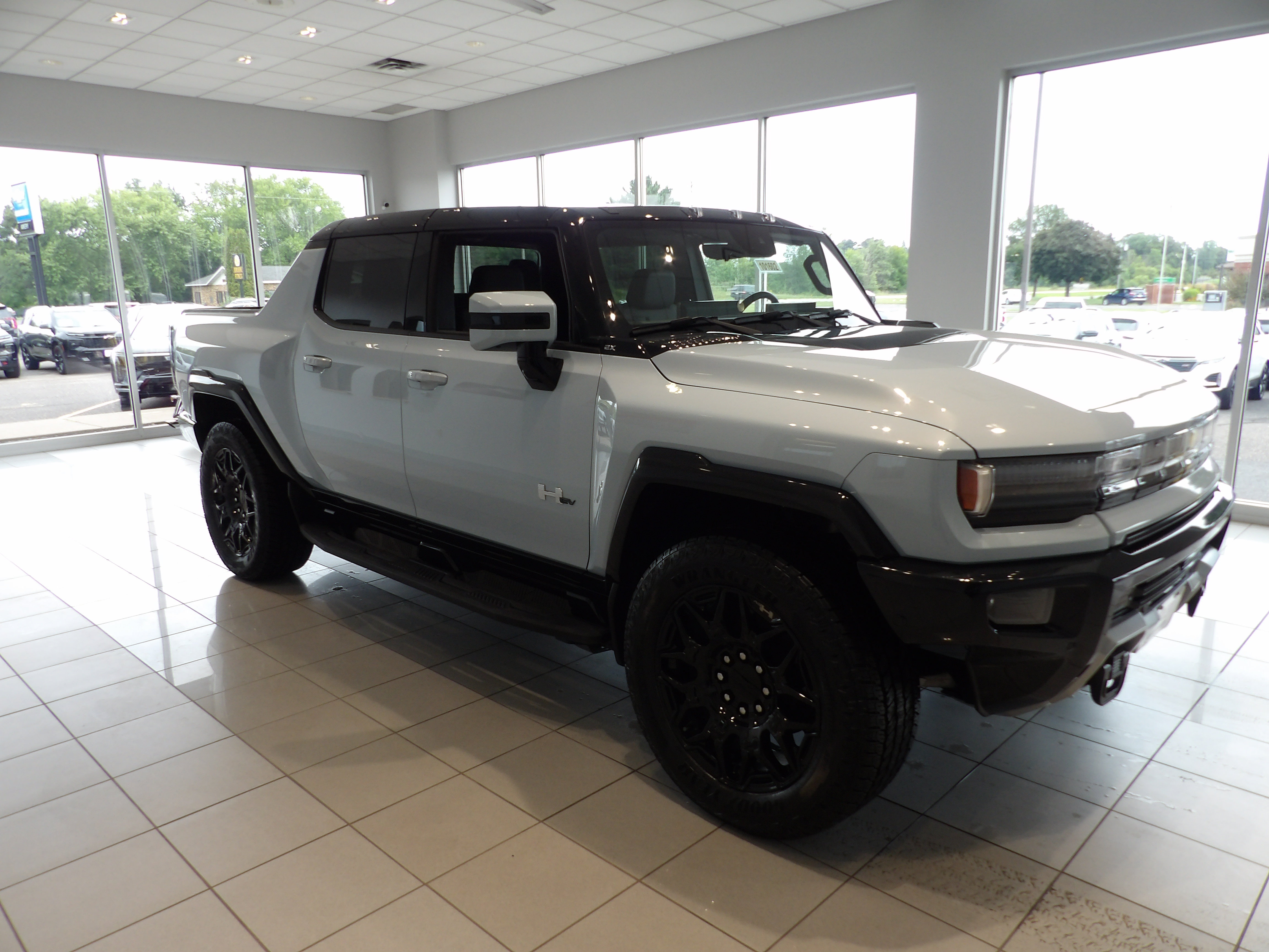 Used 2025 GMC Hummer EV 2X AWD/4WD image 3