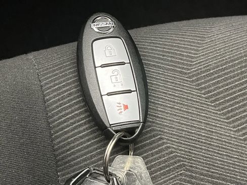 Used 2016 Nissan Rogue SV AWD/4WD image 21