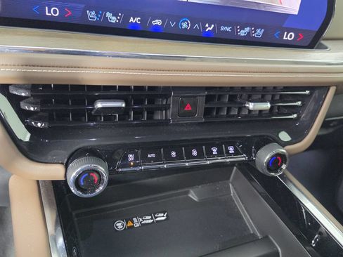 Used 2025 Chevrolet Tahoe High Country AWD/4WD image 29