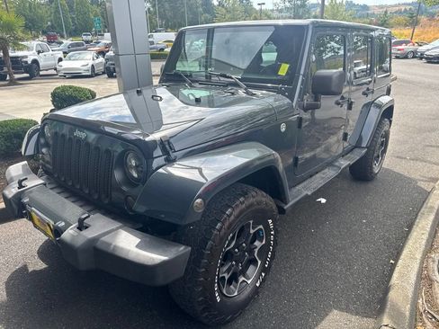 Used 2018 Jeep Wrangler Unlimited Sahara w/ Connectivity Group AWD/4WD image 1