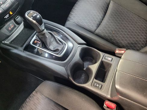 Used 2020 Nissan Rogue SV FWD image 26