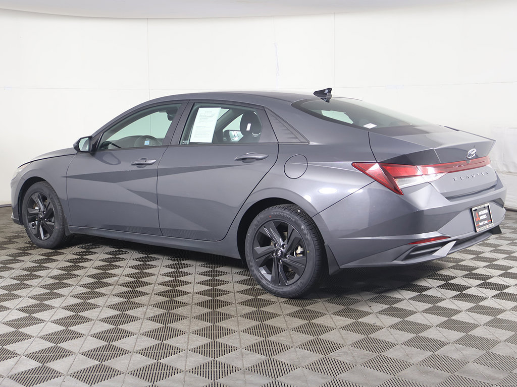 Used 2023 Hyundai Elantra SEL w/ Winter Weather Package FWD image 9