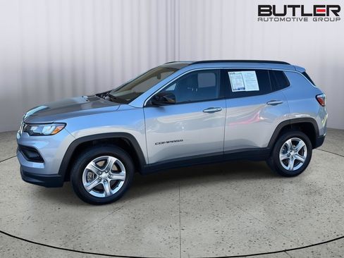 Used 2024 Jeep Compass Latitude AWD/4WD image 3