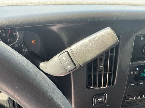 Used 2018 Chevrolet Express 2500 RWD image 14