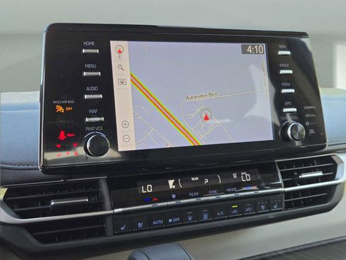 Used 2024 Toyota Sienna Limited FWD image 27