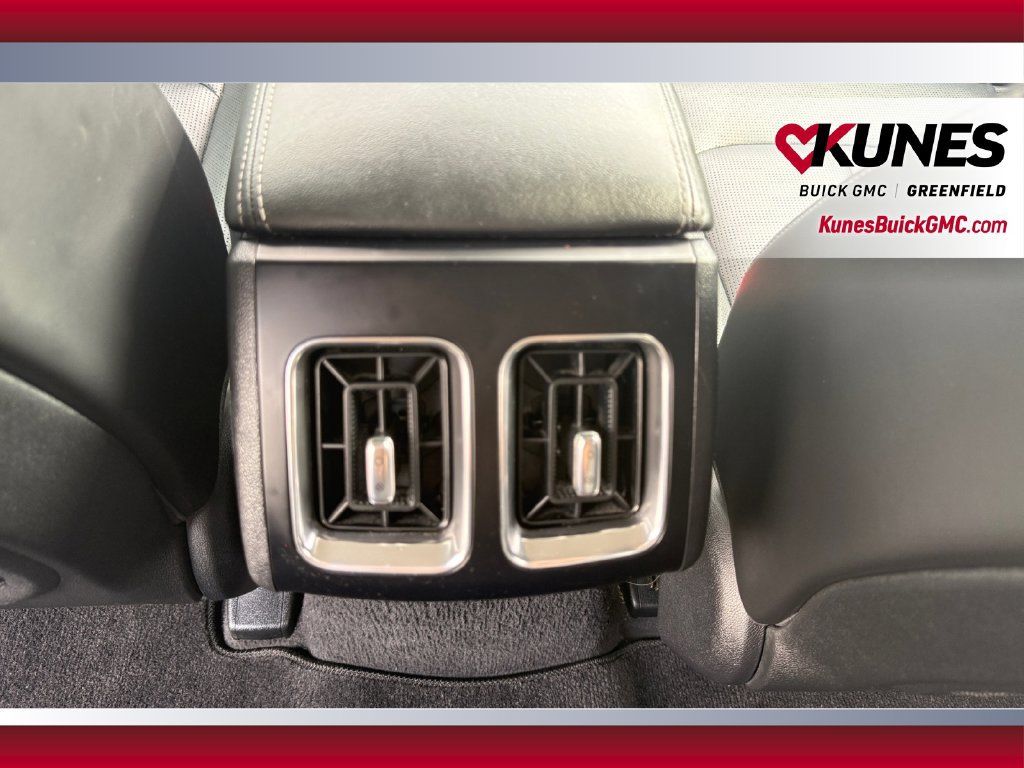Used 2024 Kia Sorento S FWD image 31