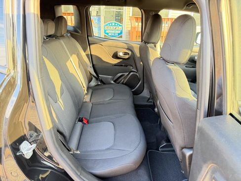 Used 2021 Jeep Renegade Latitude AWD/4WD image 37