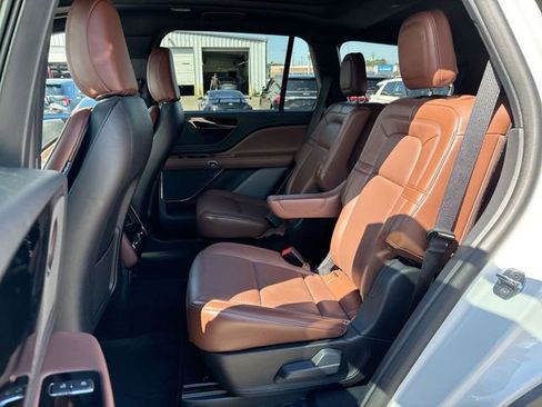 Used 2025 Lincoln Aviator Reserve AWD/4WD image 18