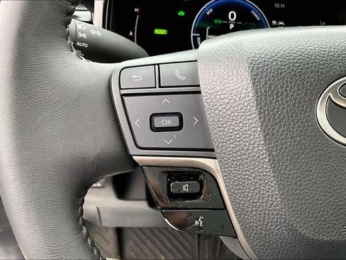 Used 2025 Toyota Camry LE image 10