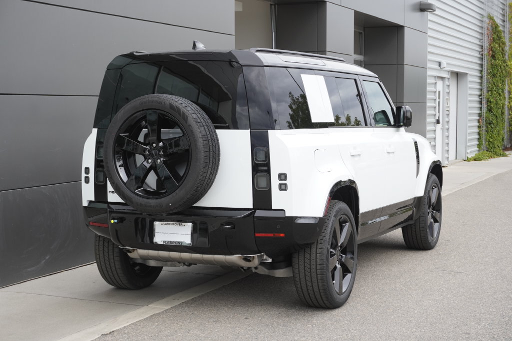 New 2026 Land Rover Defender 110 X-Dynamic SE AWD/4WD image 2