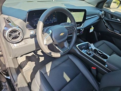New 2026 Chevrolet Equinox LT w/ Convenience Package II AWD/4WD image 11