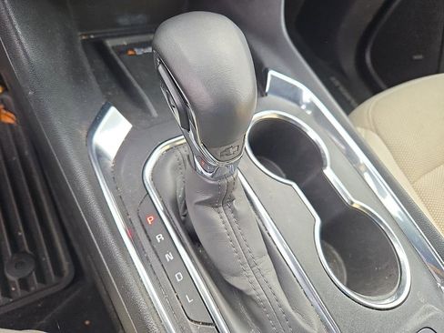 Used 2023 Chevrolet Traverse LT image 20