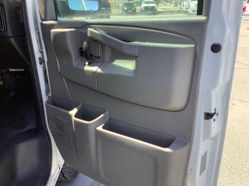Used 2016 Chevrolet Express 2500 w/ Cold Climate Package RWD image 43