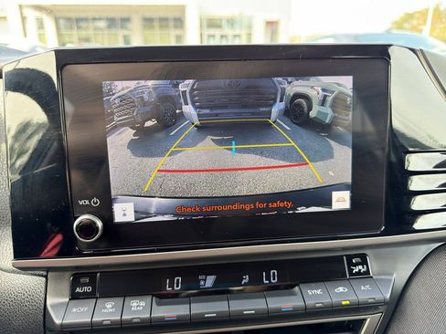 Used 2025 Toyota Camry LE image 31