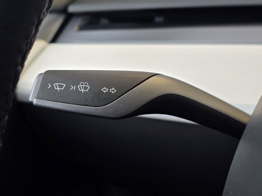 Used 2025 Tesla Model Y Performance AWD/4WD image 30