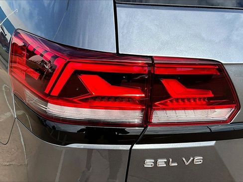 Used 2023 Volkswagen Atlas SEL R-Line image 32