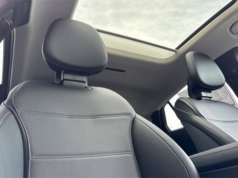 Used 2025 Mercedes-Benz GLC 300 4MATIC image 20