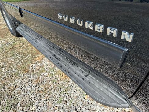 Used 2014 Chevrolet Suburban LT w/ Luxury Package RWD image 10