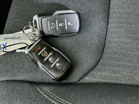 Used 2021 RAM 1500 Big Horn AWD/4WD image 36