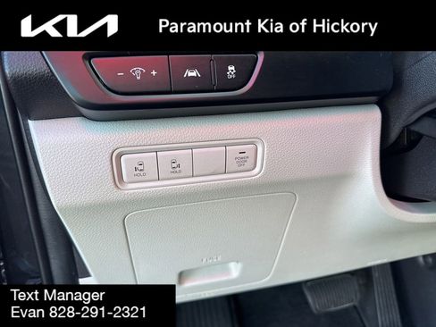 Used 2023 Kia Carnival LX image 22