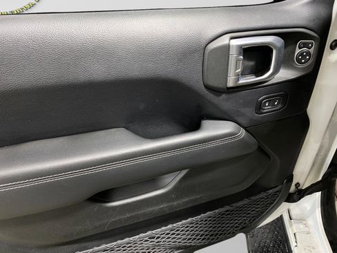 Used 2019 Jeep Wrangler Unlimited Sahara image 8