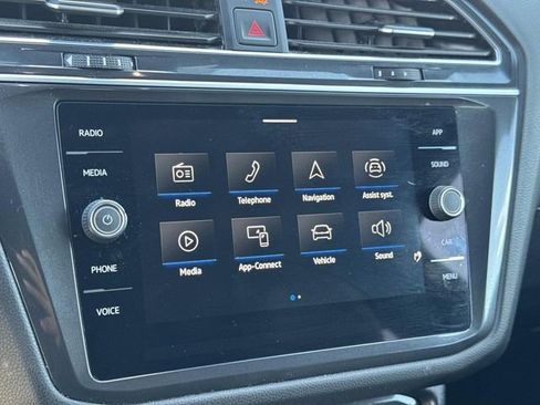 Used 2023 Volkswagen Tiguan SE R-Line image 11