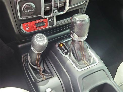 Used 2021 Jeep Gladiator Mojave AWD/4WD image 18