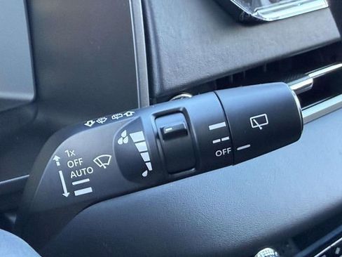 New 2025 Mitsubishi Outlander SE image 17