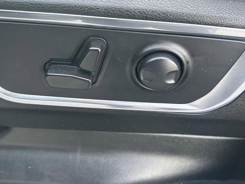 Used 2025 RAM 1500 Laramie image 15