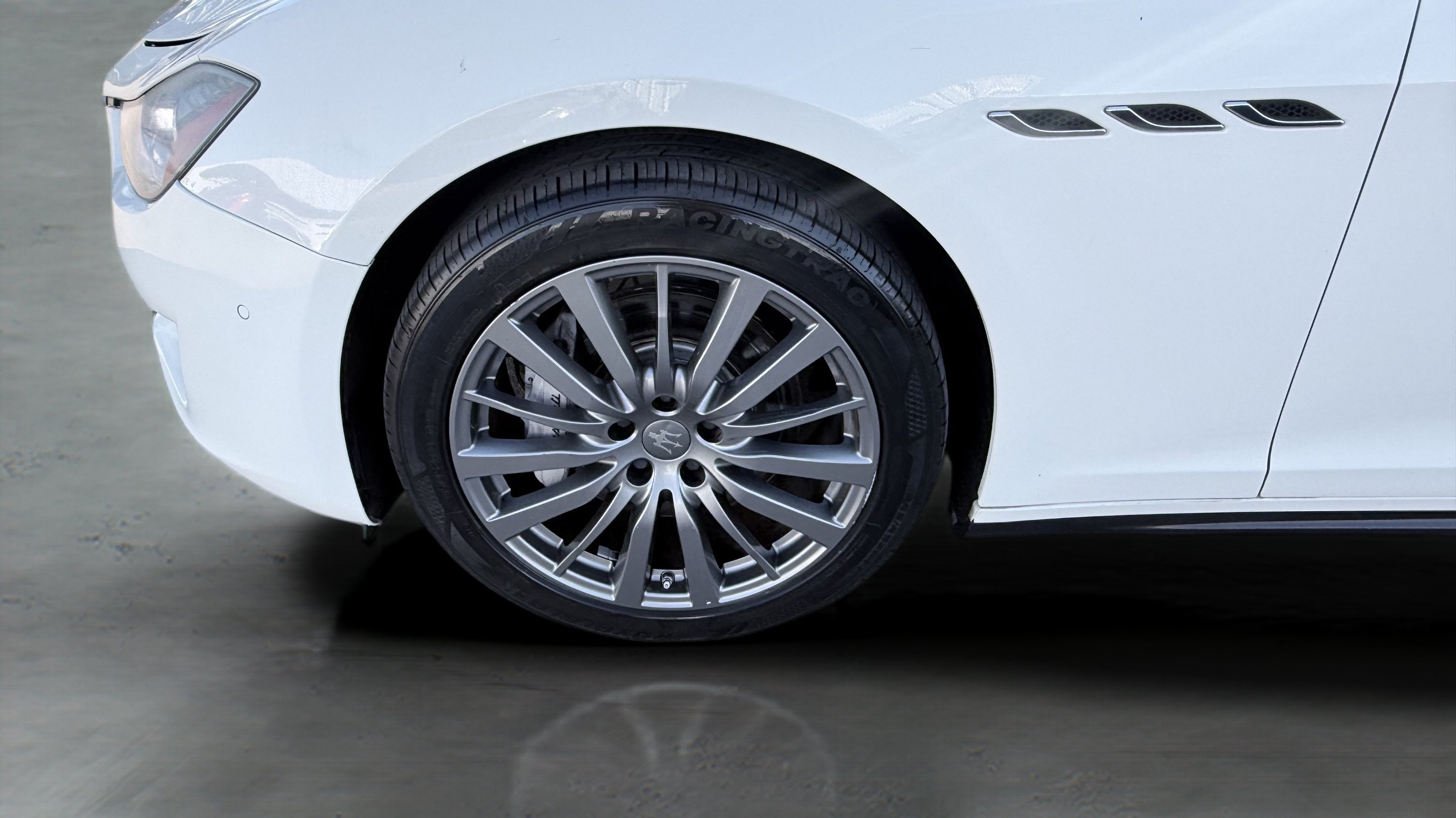 Used 2018 Maserati Ghibli RWD image 12