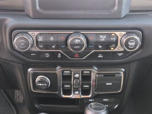 Used 2020 Jeep Gladiator Sport w/ Quick Order Package 24S image 9