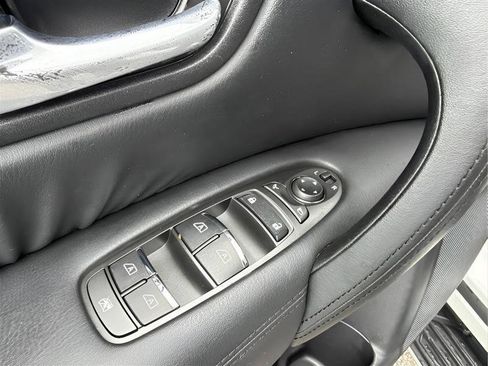 Used 2022 Nissan Armada SL w/ Midnight Edition Package RWD image 23