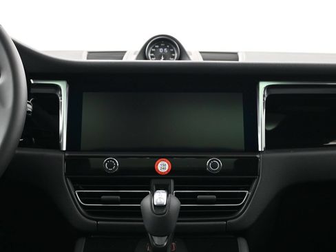Certified 2026 Porsche Macan AWD/4WD image 11