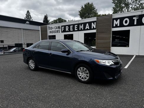 Used 2014 Toyota Camry LE image 7