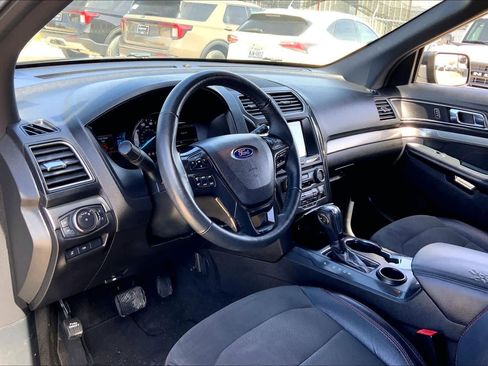 Used 2018 Ford Explorer XLT w/ Equipment Group 202A image 15