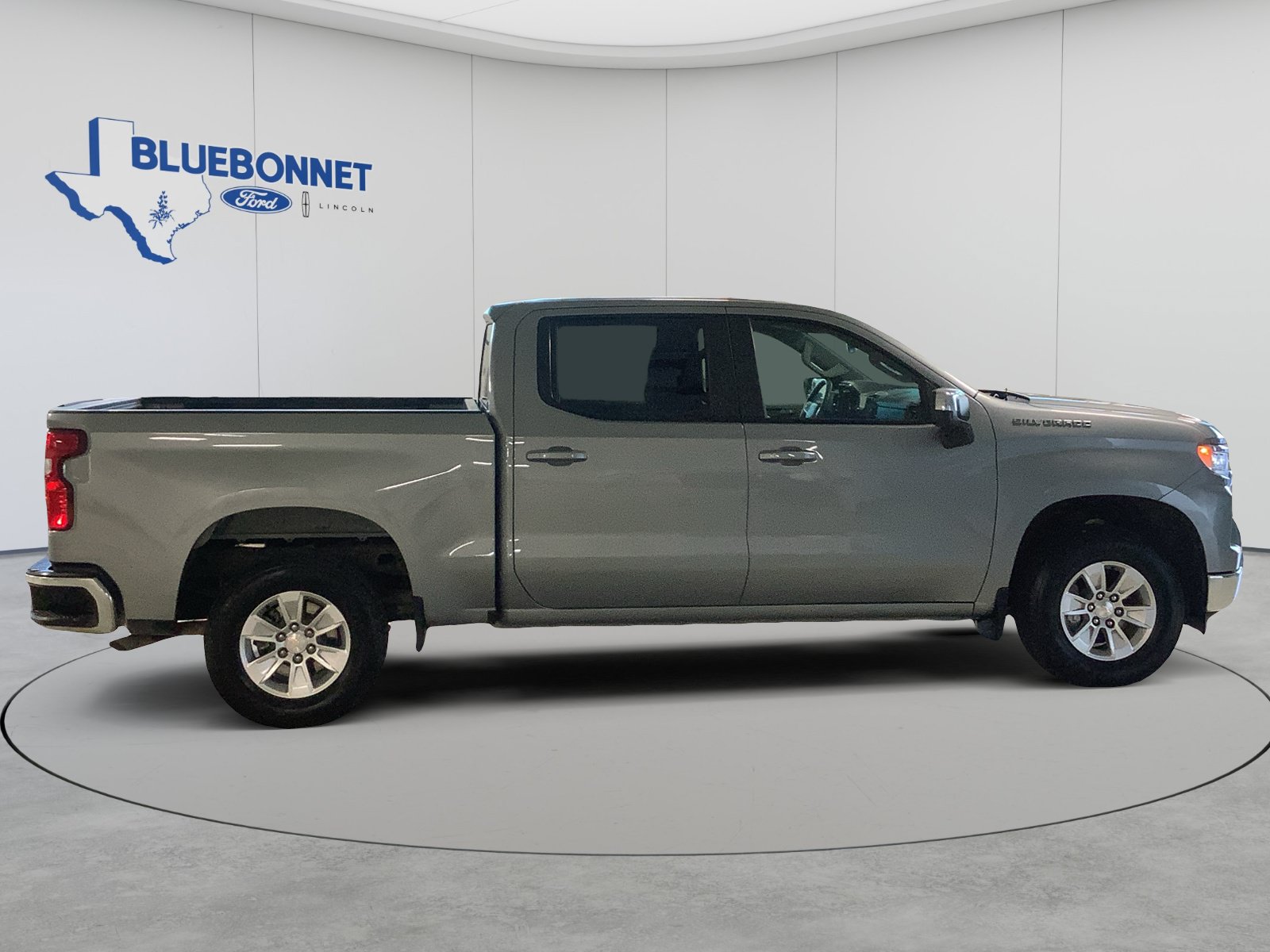 Used 2025 Chevrolet Silverado 1500 LT RWD image 4