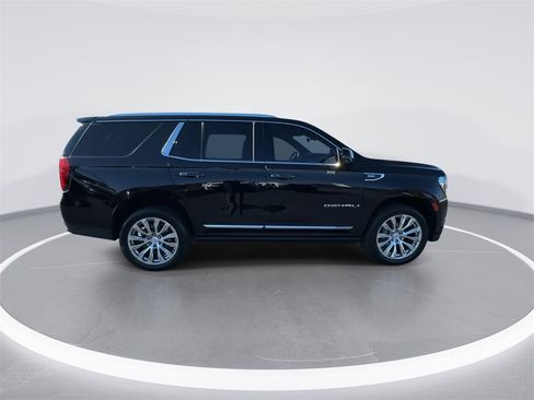 Used 2024 GMC Yukon Denali w/ Denali Reserve Package image 9