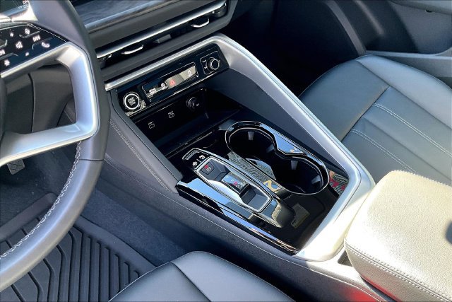 Used 2025 Audi Q5 Premium w/ Convenience Package AWD/4WD image 18