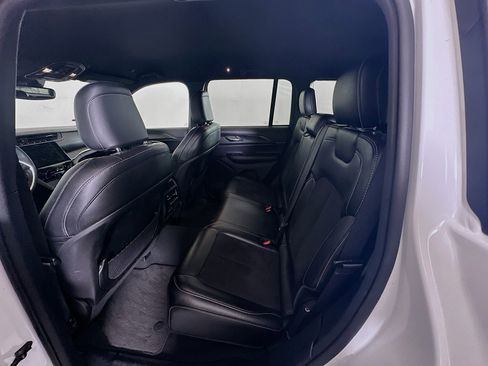 Used 2024 Jeep Grand Cherokee Altitude image 29