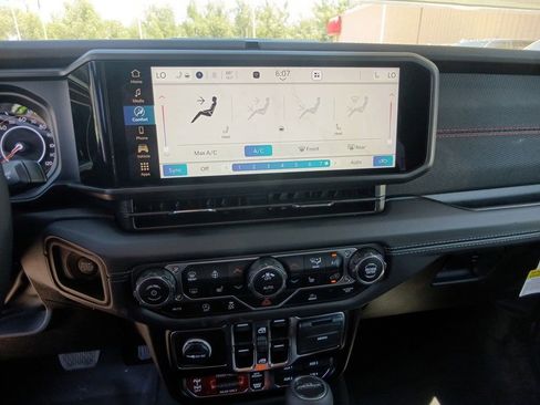 New 2025 Jeep Gladiator Rubicon w/ Convenience Group image 19