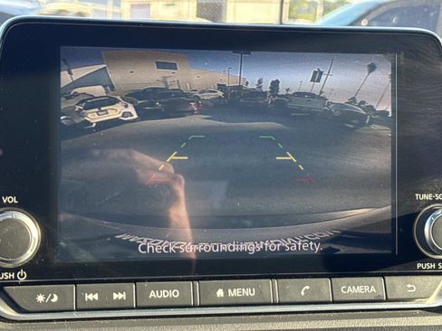 Used 2023 Nissan Rogue SV image 11