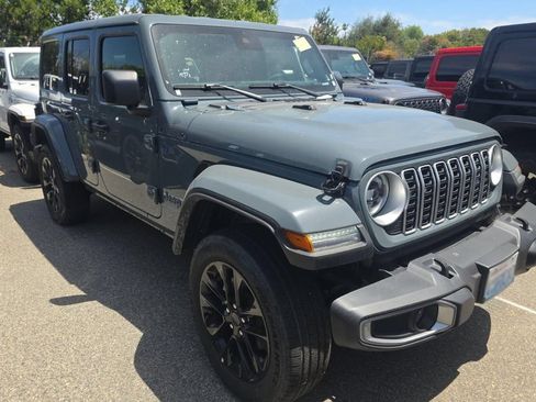 Used 2025 Jeep Wrangler Unlimited Sahara w/ Safety Group AWD/4WD image 6