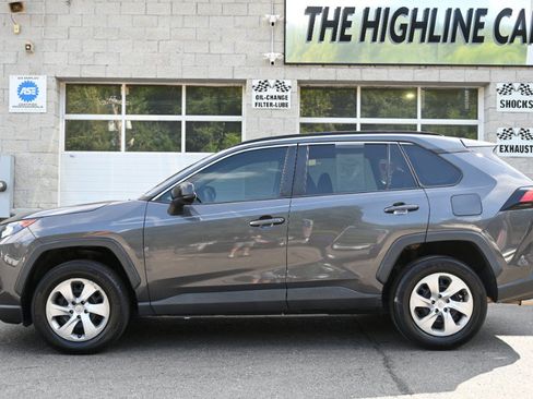 Used 2021 Toyota RAV4 LE FWD image 2