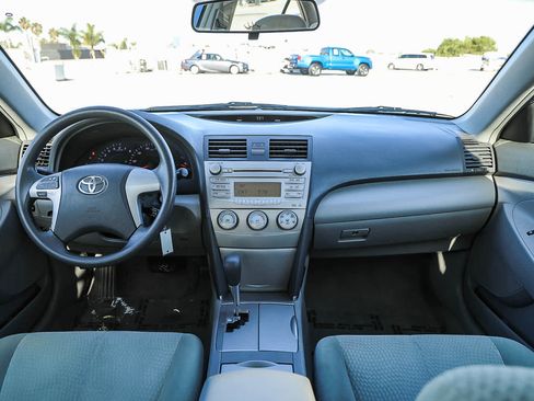 Used 2010 Toyota Camry LE image 12