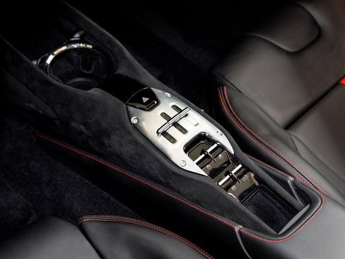 Used 2023 Ferrari SF90 Spider image 20